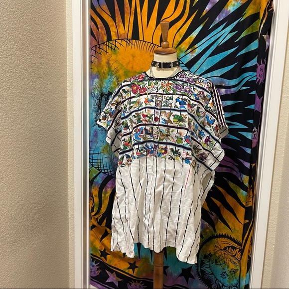 π Embroidered lovely bird flower top - Picture 10 of 13